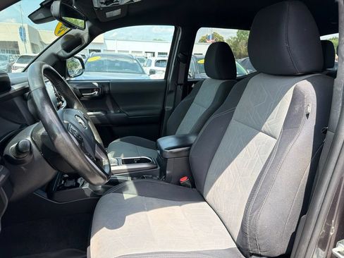 Used 2020 Toyota Tacoma TRD Off-Road AWD/4WD image 18
