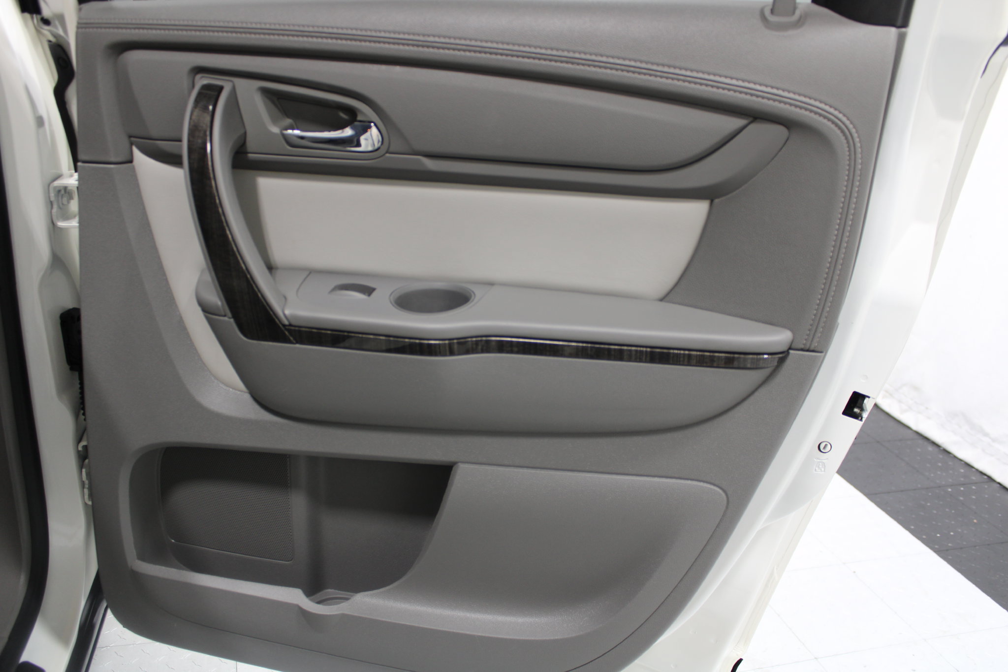Used 2015 GMC Acadia SLT FWD image 23