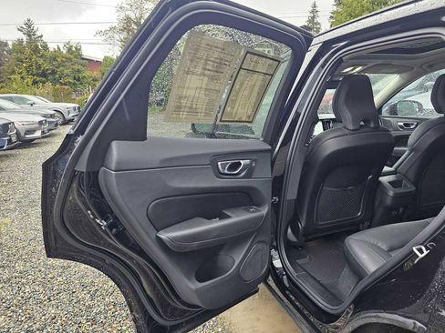 Certified 2024 Volvo XC60 B5 Plus w/ Protection Package Premier image 17