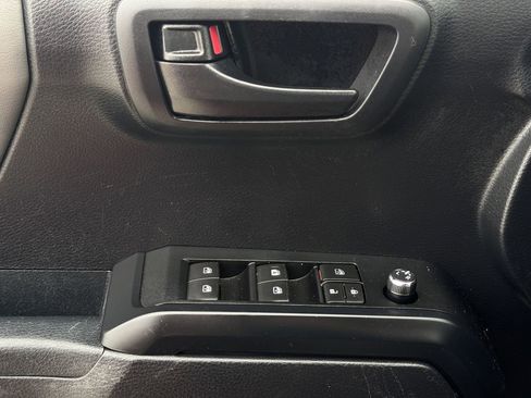Used 2018 Toyota Tacoma SR w/ SR Convenience Package RWD image 21