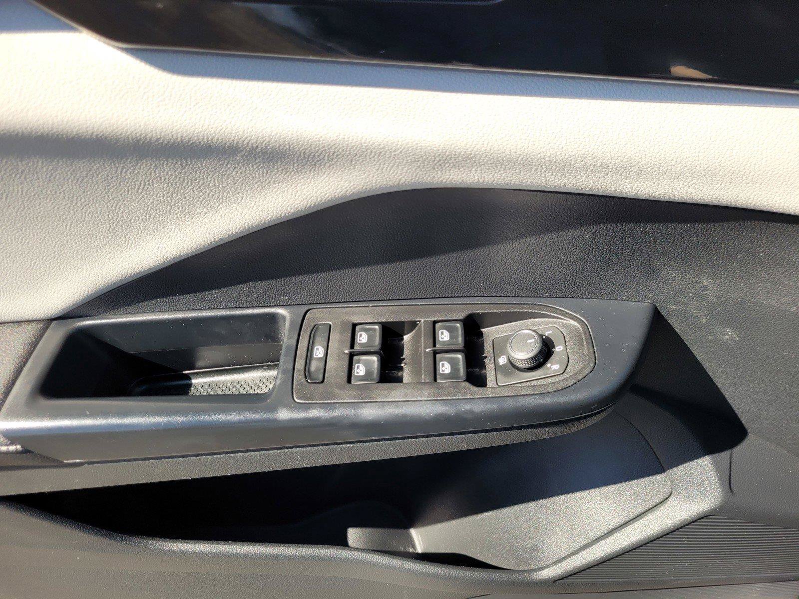 Certified 2025 Volkswagen Taos S AWD/4WD image 21