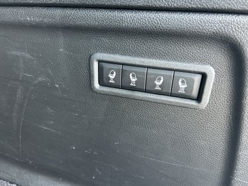 Used 2024 Jeep Wagoneer L Series II image 10