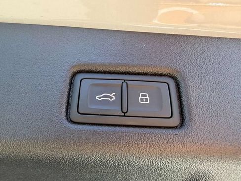 Certified 2025 Audi Q5 Premium w/ Convenience Package AWD/4WD image 8