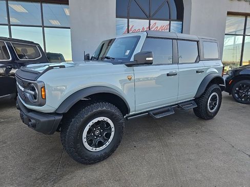 Used 2023 Ford Bronco Badlands w/ Sasquatch Package image 3