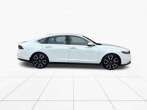 Used 2024 Honda Accord Touring image 9