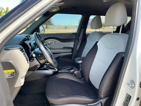 Used 2017 Kia Soul FWD image 11