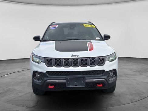 Used 2025 Jeep Compass Trailhawk AWD/4WD image 4