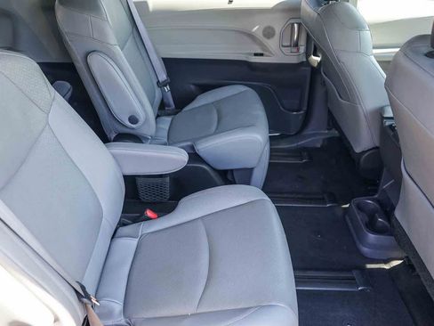 Used 2022 Toyota Sienna Limited FWD image 14