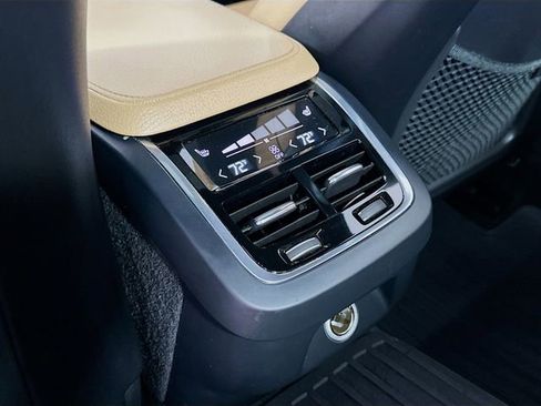 Used 2017 Volvo S90 T6 Momentum w/ Vision Package image 28