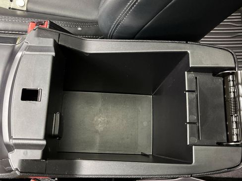 Used 2019 Ford Explorer XLT w/ Equipment Group 202A AWD/4WD image 29
