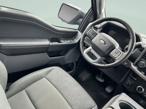 Used 2024 Ford F150 XLT image 27