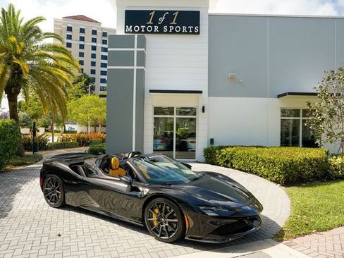 Used 2022 Ferrari SF90 Spider image 98