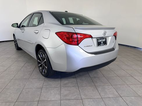 Used 2017 Toyota Corolla SE w/ SE Premium Package image 3