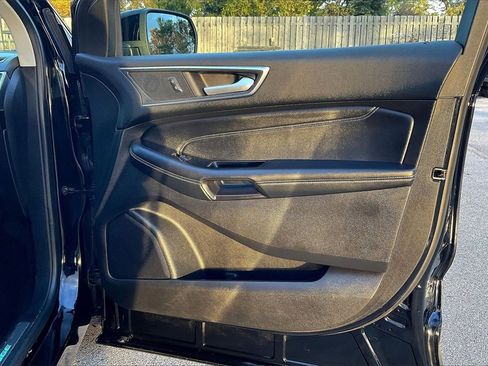 Used 2018 Ford Edge Titanium image 23