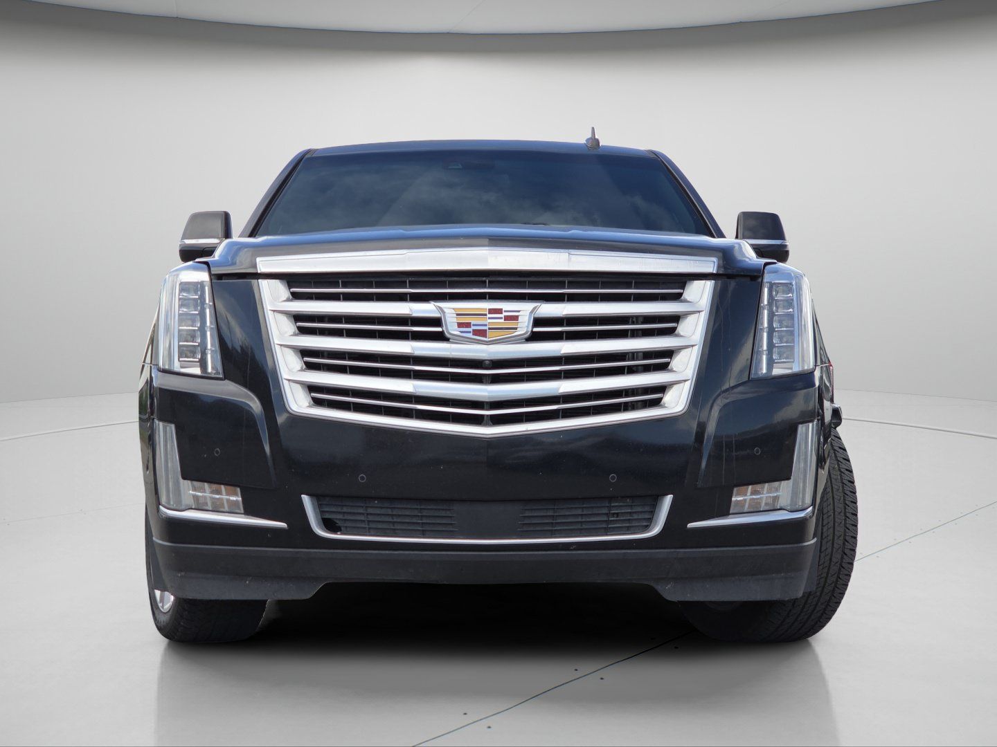 Used 2017 Cadillac Escalade Platinum AWD/4WD image 3