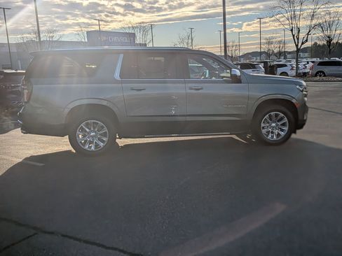 Used 2024 Chevrolet Suburban Premier image 10