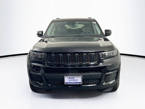 Used 2023 Jeep Grand Cherokee L Limited w/ Black Appearance Package AWD/4WD image 2
