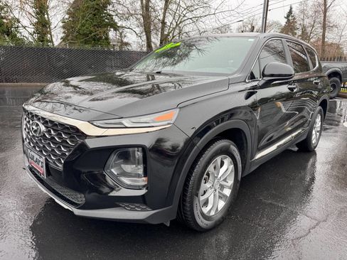 Used 2019 Hyundai Santa Fe SE image 1