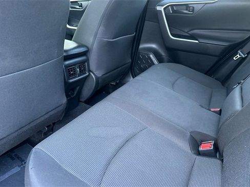 Used 2022 Toyota RAV4 LE image 9