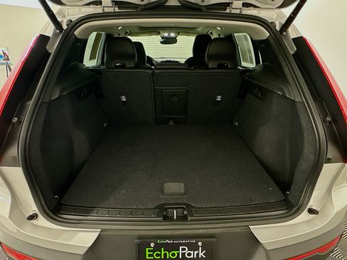 Used 2024 Volvo XC40 B5 Core w/ Climate Package image 31