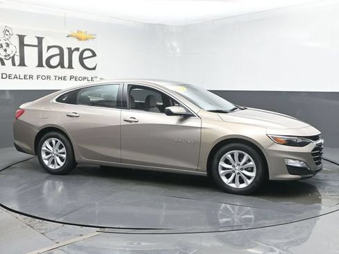 Used 2025 Chevrolet Malibu LT FWD image 1