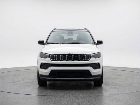 Used 2025 Jeep Compass Latitude image 2