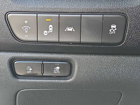 Used 2022 Kia Niro EX image 29