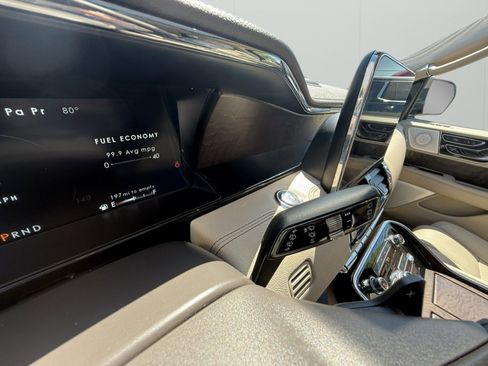 Used 2021 Lincoln Navigator L Reserve w/ Luxury Package AWD/4WD image 18