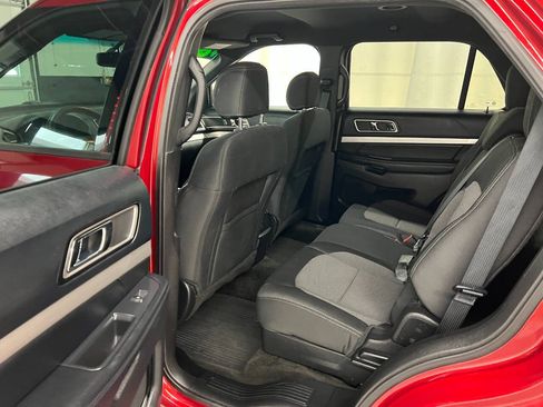 Used 2016 Ford Explorer XLT AWD/4WD image 9