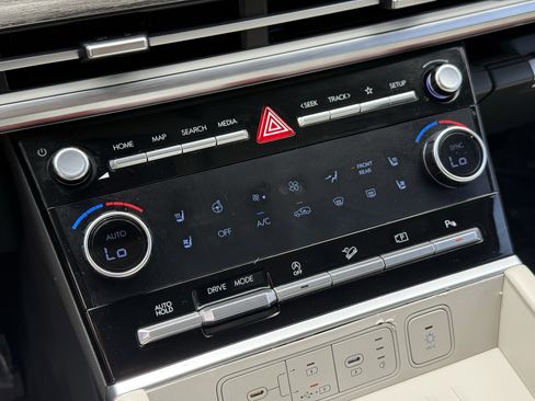 Used 2025 Hyundai Santa Fe Limited FWD image 22