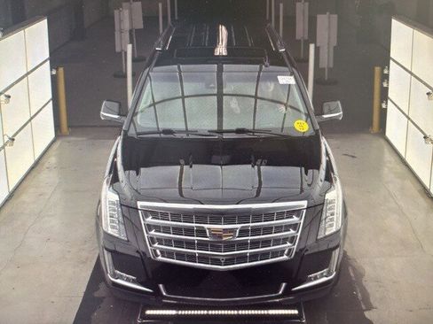 Used 2019 Cadillac Escalade Luxury w/ LPO, Radiant Package image 6