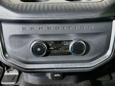 Used 2025 Ford Expedition Active AWD/4WD image 29