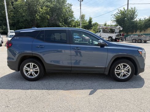 Used 2024 GMC Terrain SLE FWD image 8