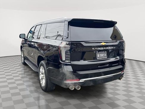 Used 2025 Chevrolet Suburban Premier image 4