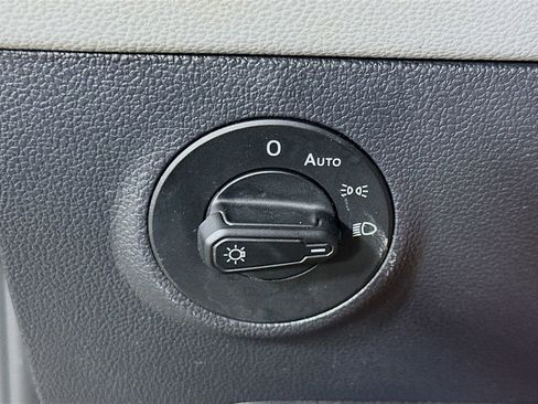 Used 2024 Volkswagen Taos SE w/ Panoramic Sunroof Package image 21