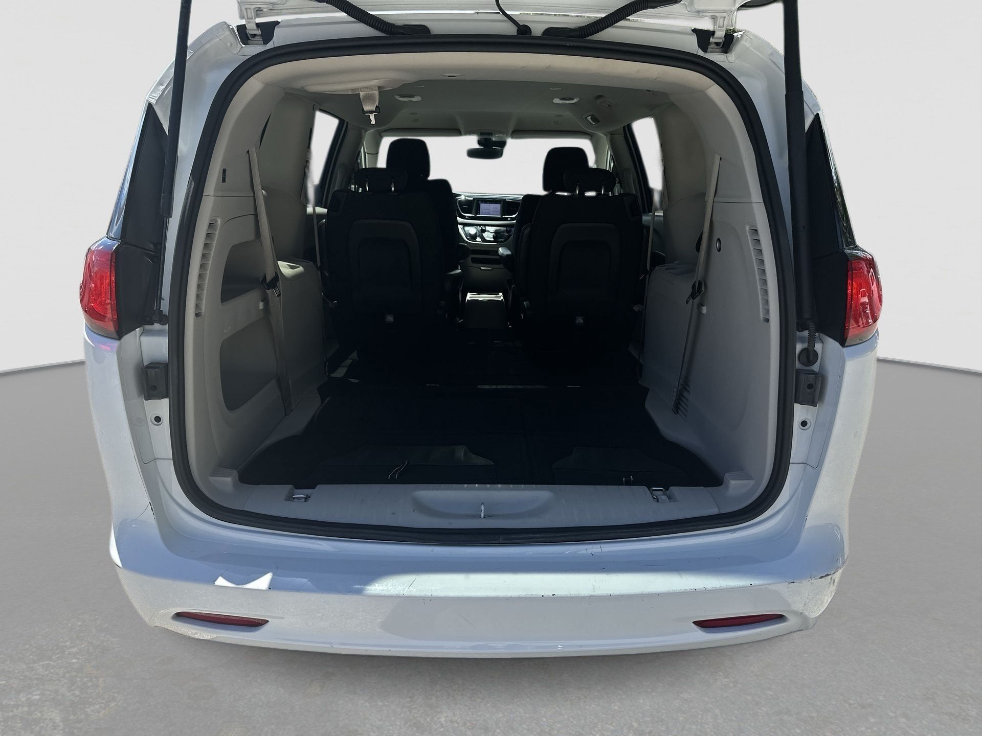 Used 2023 Chrysler Voyager LX FWD image 24