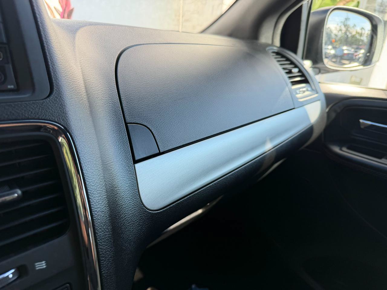 Used 2019 Dodge Grand Caravan GT FWD image 32