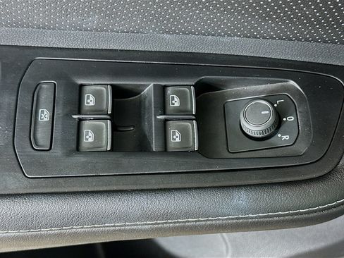 Used 2025 Volkswagen Atlas Cross Sport SE FWD image 15