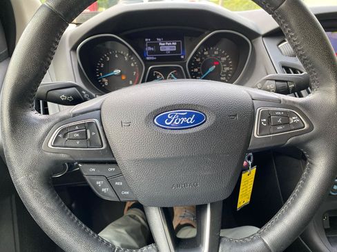 Used 2016 Ford Focus SE w/ SE Sport Package FWD image 17