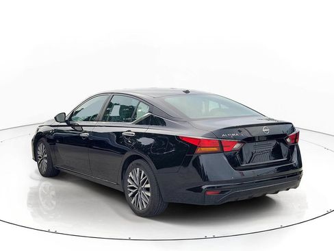 Used 2025 Nissan Altima 2.5 SV FWD image 3