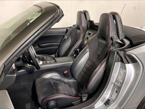 Used 2019 FIAT 124 Spider Abarth RWD image 24
