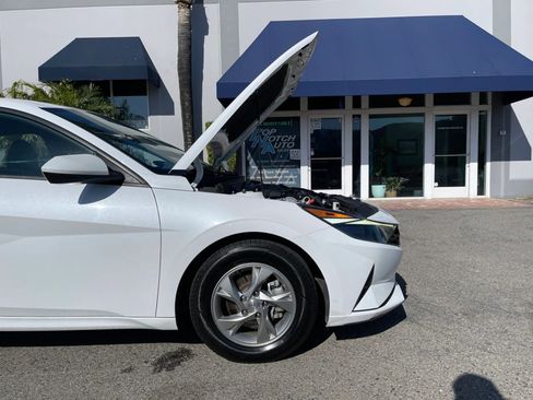 Used 2022 Hyundai Elantra SE FWD image 30