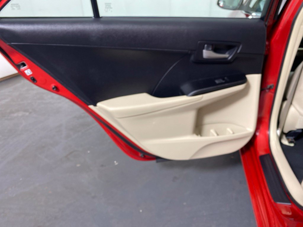 Used 2013 Toyota Camry LE FWD image 25
