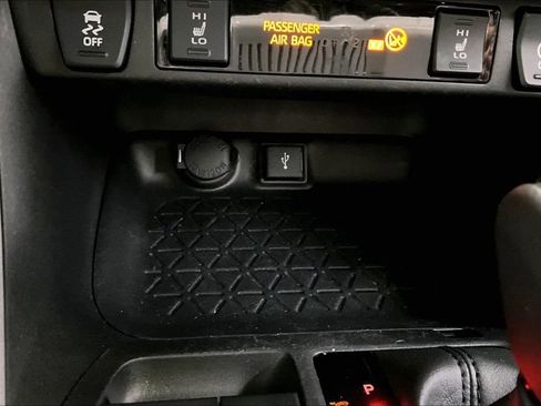 Used 2021 Toyota RAV4 XLE w/ Convenience Package AWD/4WD image 16
