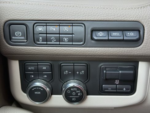 Certified 2023 GMC Yukon XL Denali w/ Max Trailering Package AWD/4WD image 38