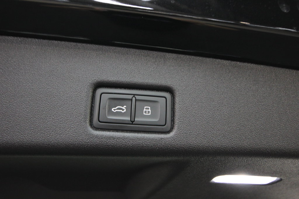 Used 2025 Audi Q5 Premium w/ Convenience Package AWD/4WD image 7