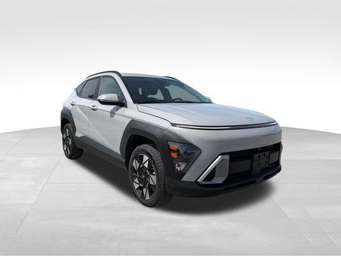 Used 2025 Hyundai Kona SEL AWD/4WD image 3