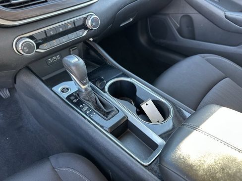 Used 2024 Nissan Altima 2.5 SV image 30