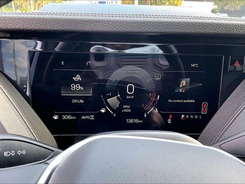 Used 2025 GMC Yukon XL Denali image 13