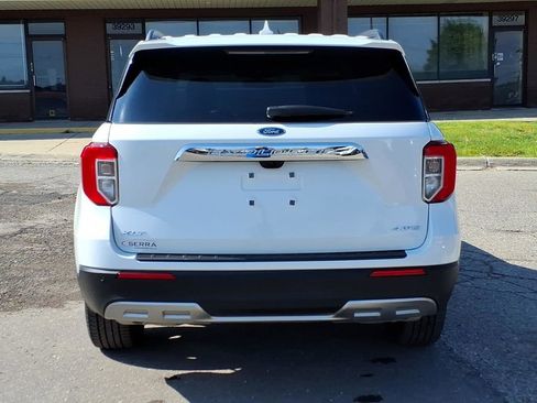 Used 2024 Ford Explorer XLT w/ Equipment Group 202A AWD/4WD image 4